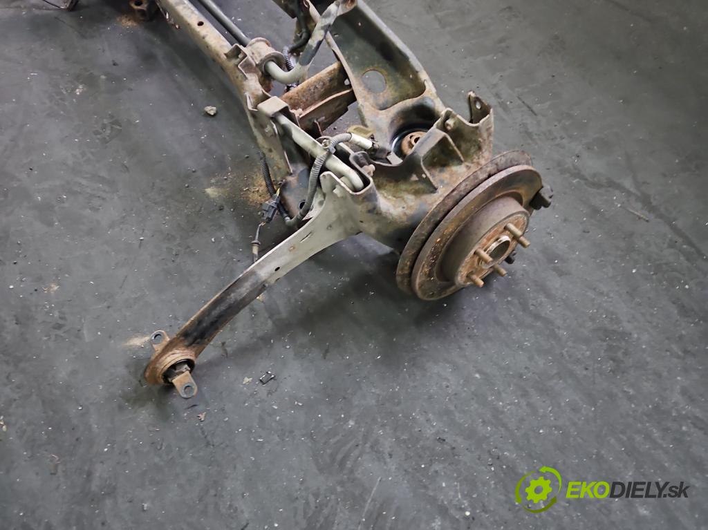 Volvo V50 2.4 20v 170 HP manual 125 kW 2435 cm3 5- zadna výstuha  (Výstuha zadná)