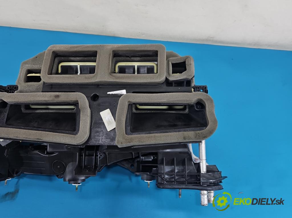 Maserati Quattroporte VI 13- 3.0 V6 automatic 301 kW 2979 cm3 4- radiátor 670036837 (Radiátor topení)