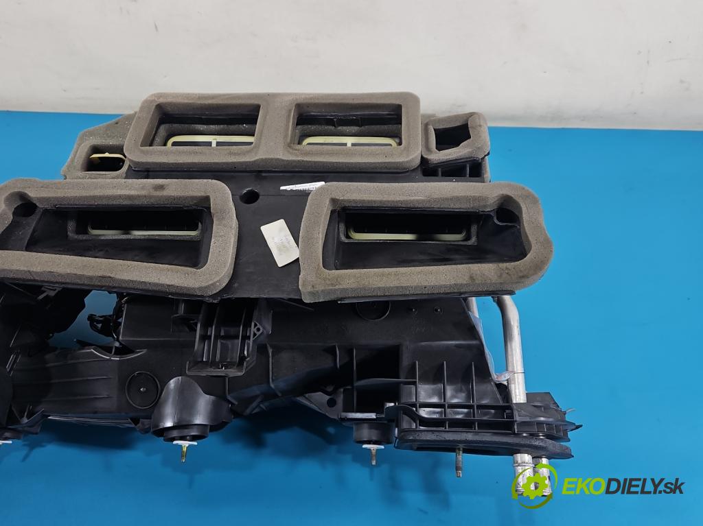 Maserati Quattroporte VI 13- 3.0 V6 automatic 301 kW 2979 cm3 4- radiátor 670036837 (Radiátor topení)