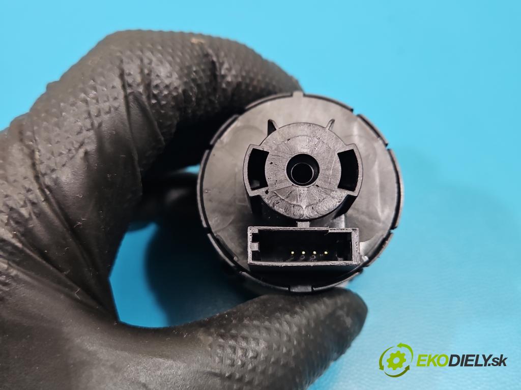 Maserati Quattroporte VI 13- 3.0 V6 automatic 301 kW 2979 cm3 4- Přepínač světel na deska: 670019822