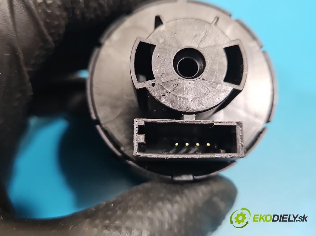 Maserati Quattroporte VI 13- 3.0 V6 automatic 301 kW 2979 cm3 4- Přepínač světel na deska: 670019822