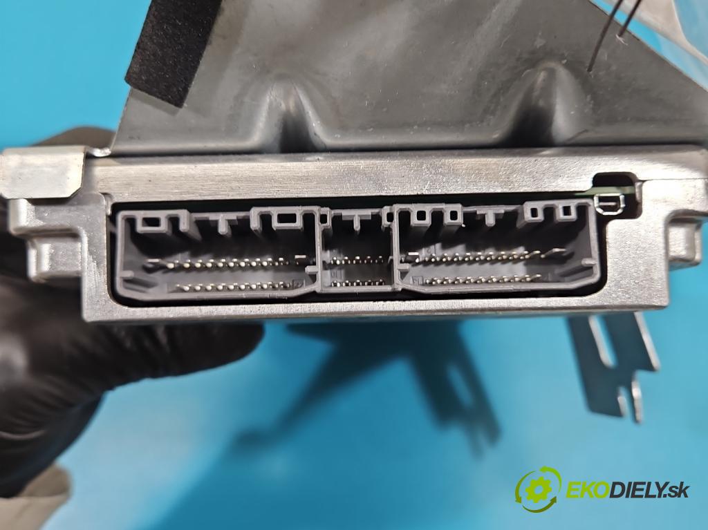 Maserati Quattroporte VI 13- 3.0 V6 automatic 301 kW 2979 cm3 4- Zesilovač: 3083179 (Zosilňovač)