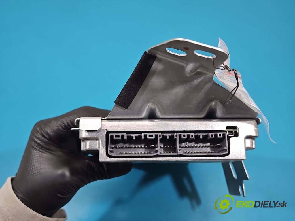 Maserati Quattroporte VI 13- 3.0 V6 automatic 301 kW 2979 cm3 4- Zesilovač: 3083179 (Zosilňovač)