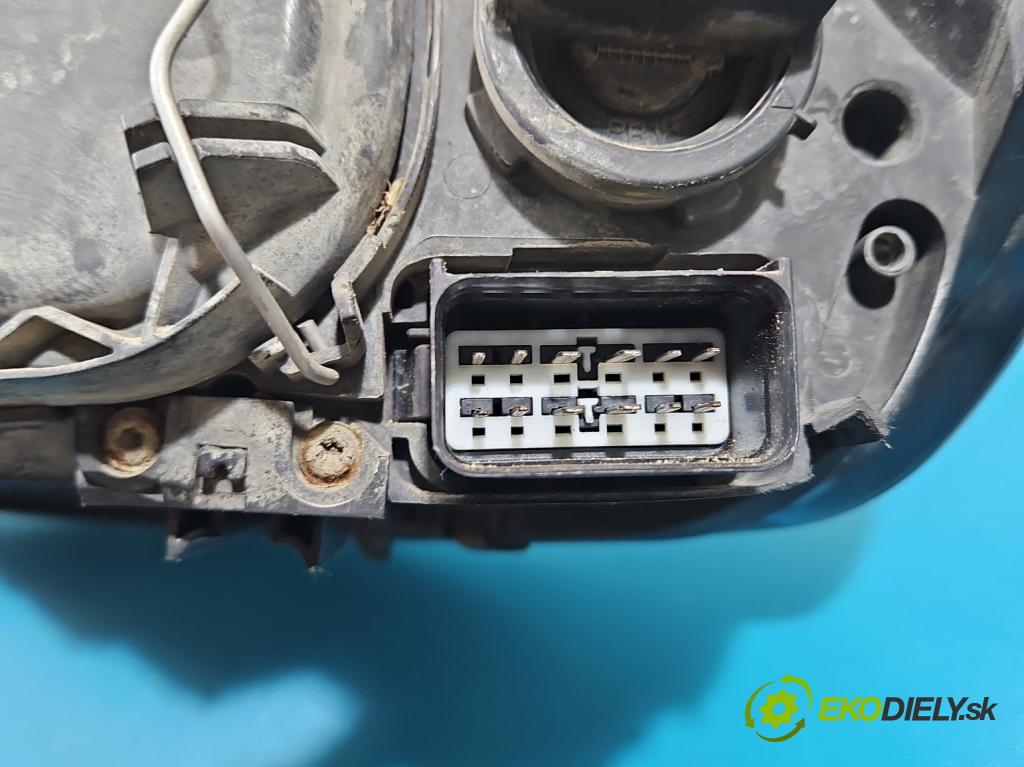 Volvo V50 2.4 20v 170 HP manual 125 kW 2435 cm3 5- Reflektor: pravý 30698653 (Svetlo predné pravé)