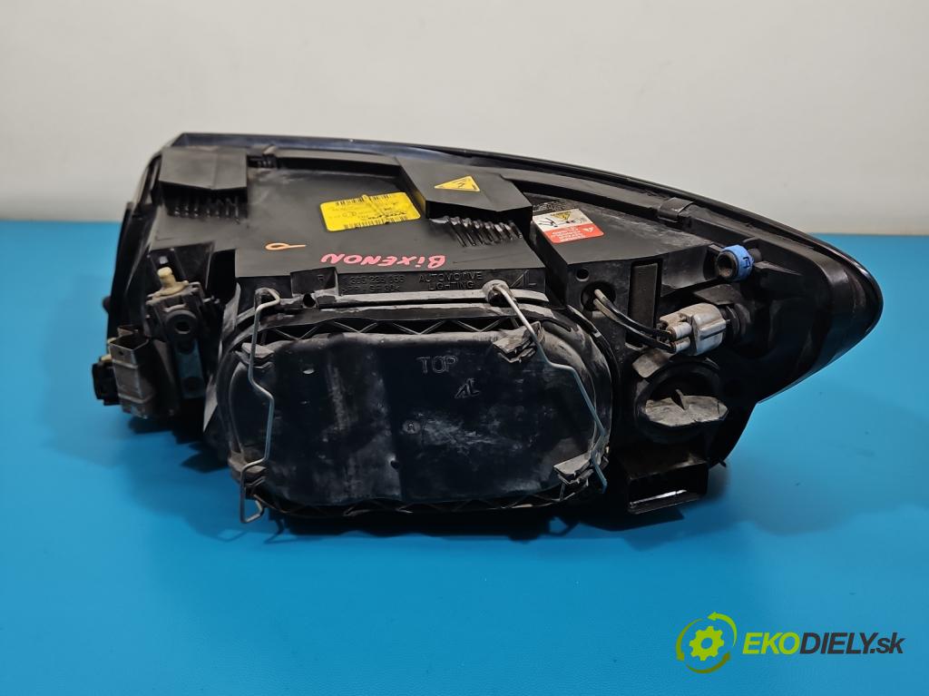 Volvo V50 2.4 20v 170 HP manual 125 kW 2435 cm3 5- Reflektor: pravý 30698653 (Svetlo predné pravé)