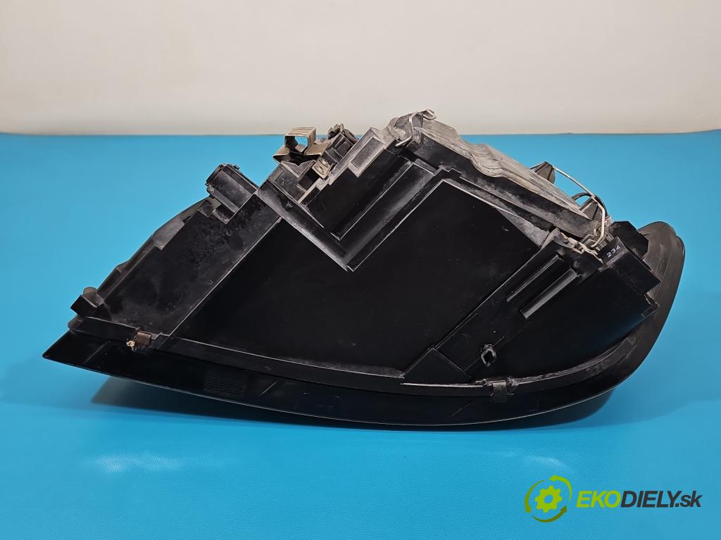 Volvo V50 2.4 20v 170 HP manual 125 kW 2435 cm3 5- Reflektor: pravý 30698653 (Svetlo predné pravé)