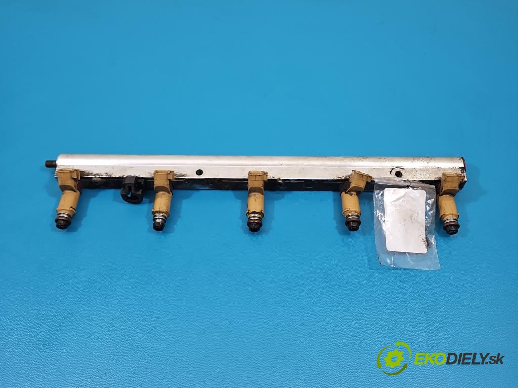 Volvo V50 2.4 20v 170 HP manual 125 kW 2435 cm3 5- vstrek 8627815 (Vstrekovač paliva)