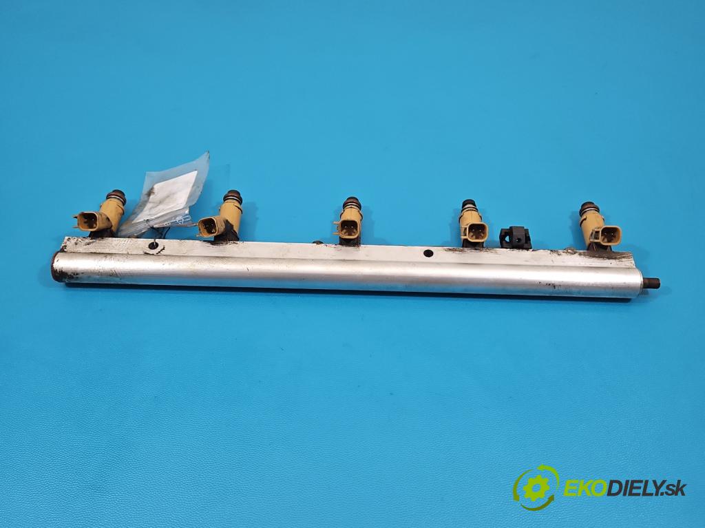 Volvo V50 2.4 20v 170 HP manual 125 kW 2435 cm3 5- vstrek 8627815 (Vstrekovač paliva)