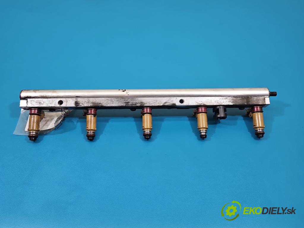 Volvo V50 2.4 20v 170 HP manual 125 kW 2435 cm3 5- vstrek 8627815 (Vstrekovač paliva)