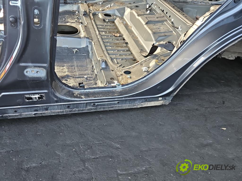 Toyota Rav4 V 2018- 2.5 hybrid 178KM automatic 131 kW 2487 cm3 5- práh levý  (Karoserie ostatní)