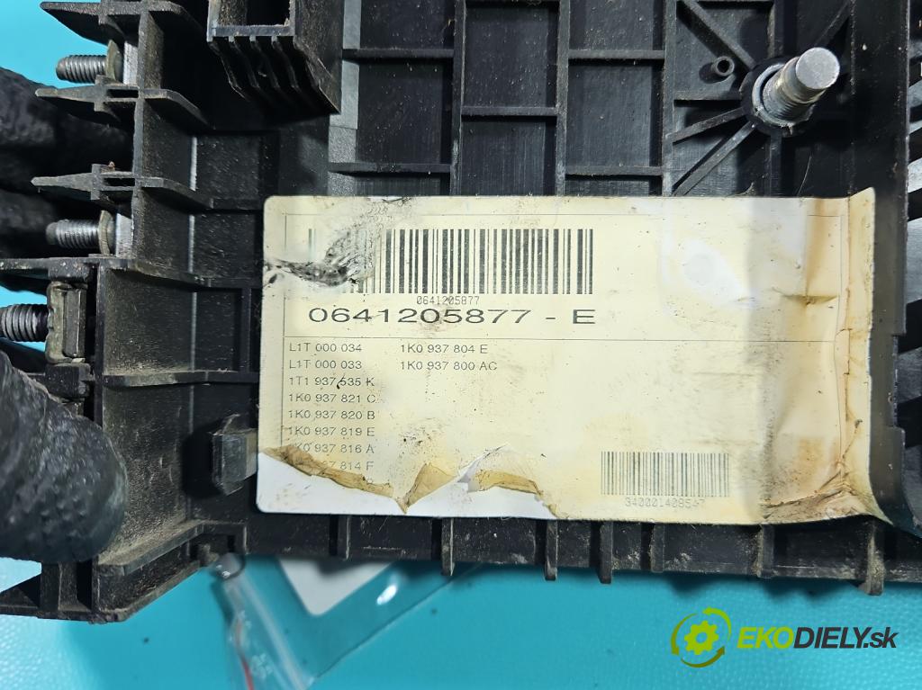 Vw Touran I 2003-2015 2.0 TDI 136hp manual 100 kW 1968 cm3 5- skříňka pojistková 1K0937804E (Pojistková skříňka)