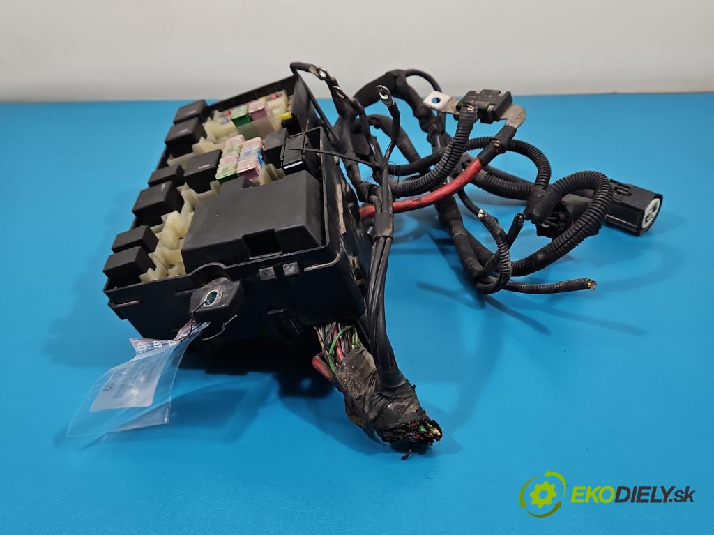 Volvo V50 2.4 20v 170 hp manual 125 kW 2435 cm3 5- skříňka pojistková 3M5T-14A142-A (Pojistková skříňka)