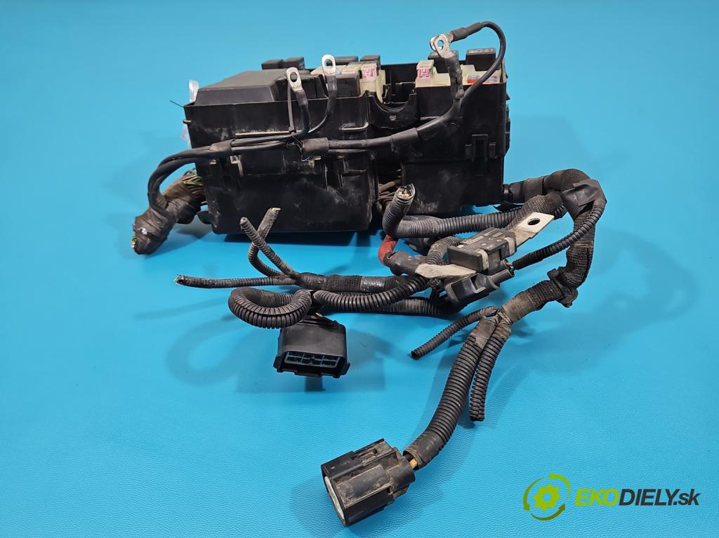 Volvo V50 2.4 20v 170 hp manual 125 kW 2435 cm3 5- skříňka pojistková 3M5T-14A142-A (Pojistková skříňka)