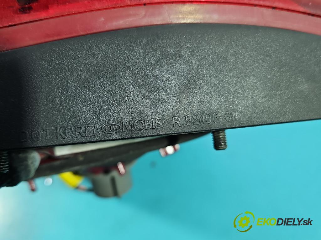 Kia Sportage III 2010-2015 1.6 GDI 135 HP manual 99 kW 1591 cm3 5- svetlo / reflektor zadné pravé 92406-3W (Kľučka dverí ostatné)