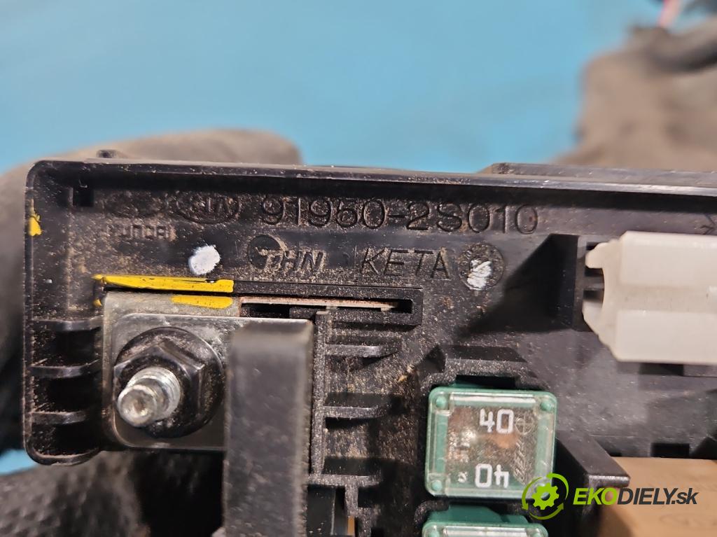 Kia Sportage III 2010-2015 1.6 GDI 135 hp manual 99 kW 1591 cm3 5- skříňka pojistková 91950-2S010 (Pojistková skříňka)