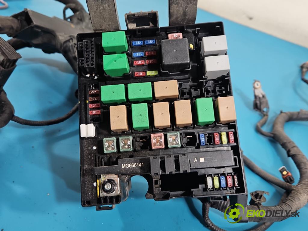 Kia Sportage III 2010-2015 1.6 GDI 135 hp manual 99 kW 1591 cm3 5- skříňka pojistková 91950-2S010 (Pojistková skříňka)