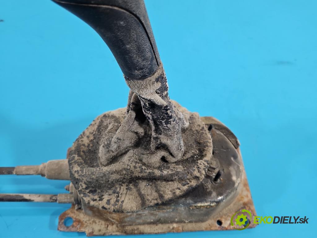 Vw Polo III 6N 1994-2001 1.4 60 HP manual 44 kW 1390 cm3 3- Páka: Změny: stupeň,rýchlosť  (Rýchlostná páka (kulisa))