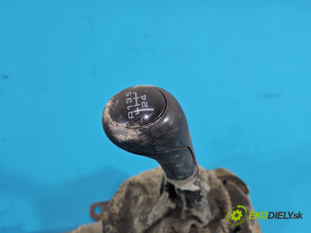 Vw Polo III 6N 1994-2001 1.4 60 HP manual 44 kW 1390 cm3 3- Páka: Změny: stupeň,rýchlosť  (Rýchlostná páka (kulisa))