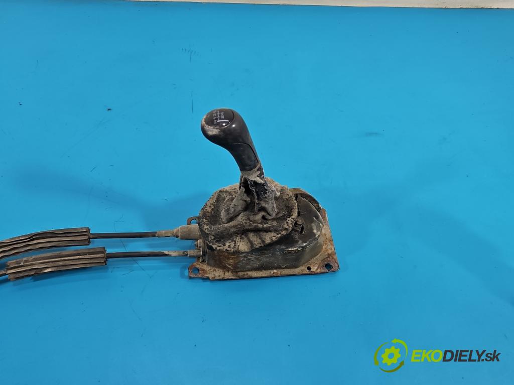 Vw Polo III 6N 1994-2001 1.4 60 HP manual 44 kW 1390 cm3 3- Páka: Změny: stupeň,rýchlosť  (Rýchlostná páka (kulisa))