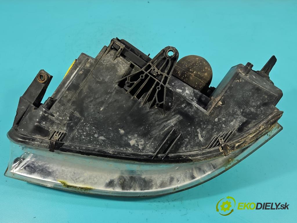 Vw Passat B5 1995-2005 1.9 TDI 101 HP automatic 74 kW 1896 cm3 5- Reflektor: pravý  (Svetlo predné pravé)