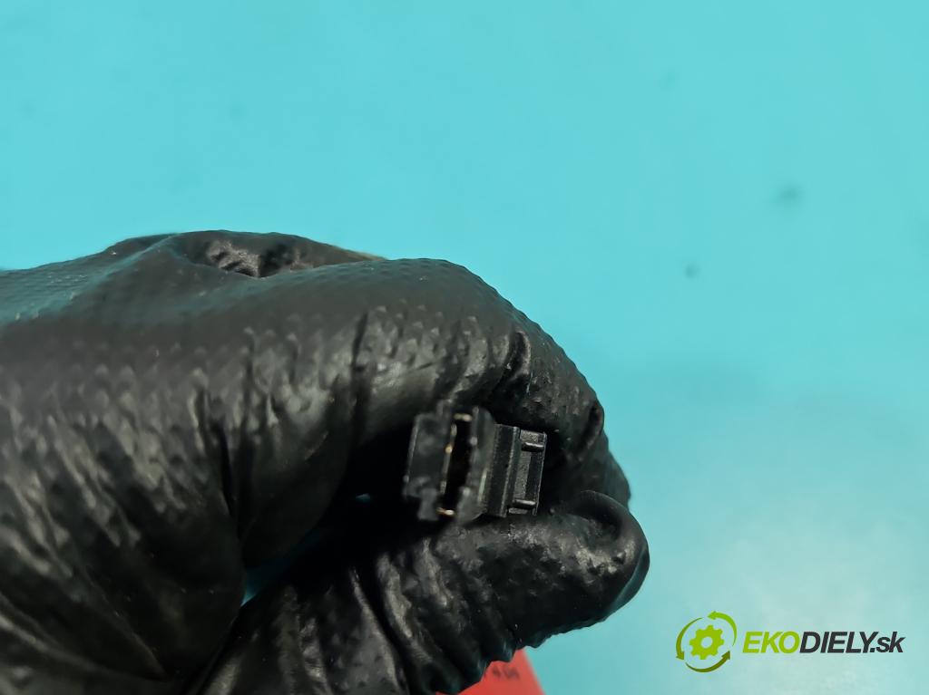 Citroen Xsara Picasso 1.6 8v 88 HP manual 65 kW 1597 cm3 5- Spínačka  (Spínacia skrinka)