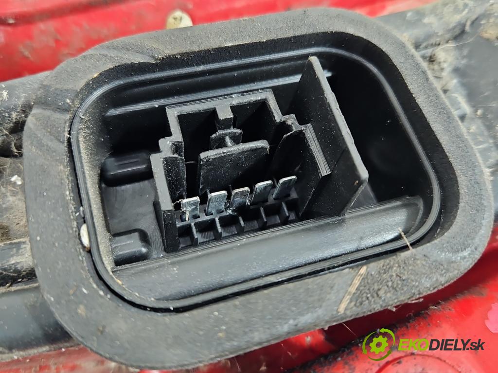 Fiat Panda II 2003-2012 1.2 60 HP manual 44 kW 1242 cm3 5- svetlo / reflektor zadné pravé 280202 (Kľučka dverí ostatné)