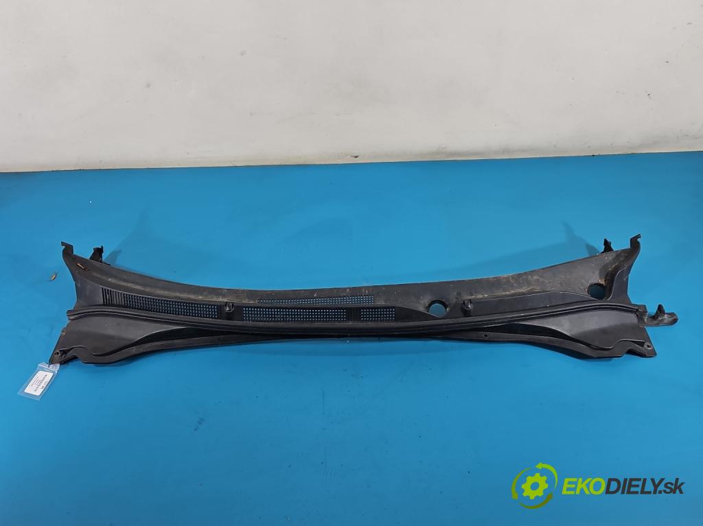 Hyundai I40 1.7 crdi 136hp manual 100 kW 1685 cm3 5- torpédo 86151-3Z000 (Plast pod čelním sklem)