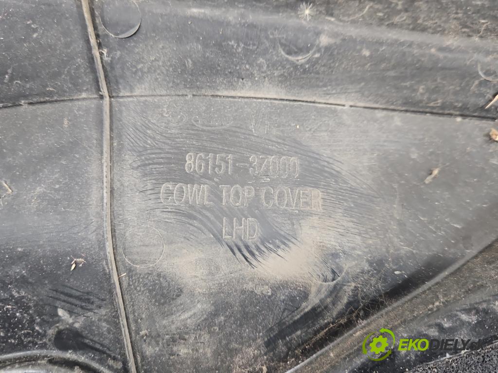 Hyundai I40 1.7 crdi 136hp manual 100 kW 1685 cm3 5- torpédo 86151-3Z000 (Plast pod čelním sklem)