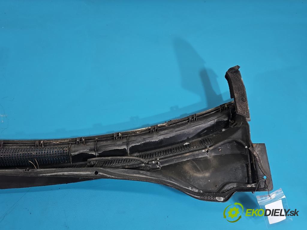 Hyundai I40 1.7 crdi 136hp manual 100 kW 1685 cm3 5- torpédo 86151-3Z000 (Plast pod čelním sklem)