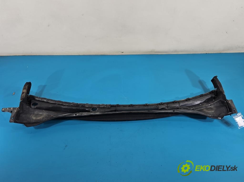 Hyundai I40 1.7 crdi 136hp manual 100 kW 1685 cm3 5- torpédo 86151-3Z000 (Plast pod čelním sklem)