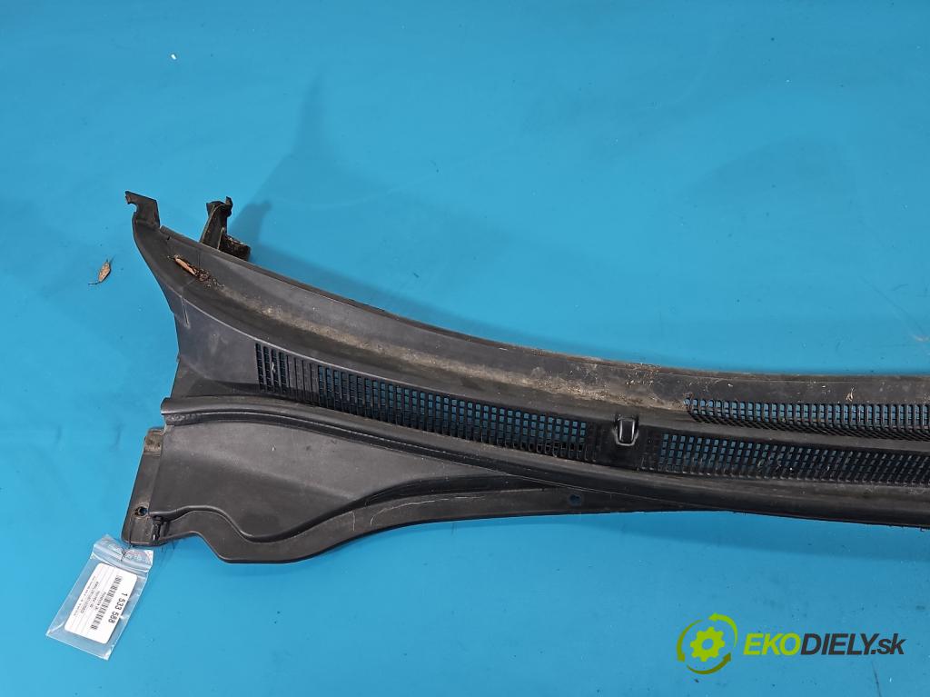 Hyundai I40 1.7 crdi 136hp manual 100 kW 1685 cm3 5- torpédo 86151-3Z000 (Plast pod čelním sklem)