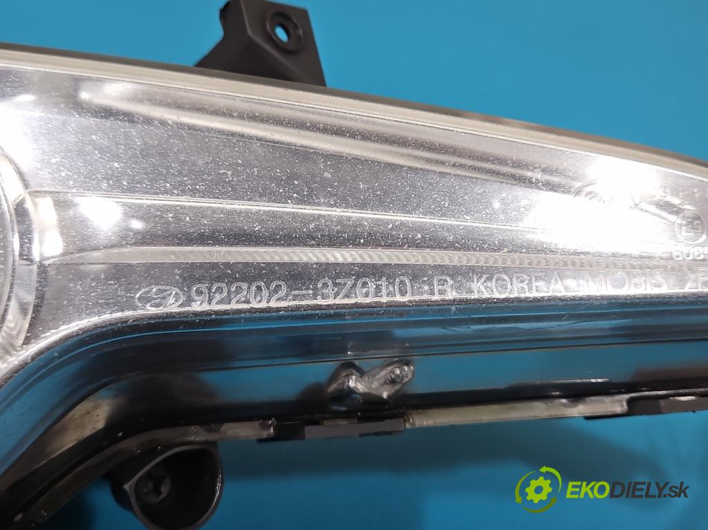 Hyundai I40 1.7 crdi 136 HP manual 100 kW 1685 cm3 5- Halogen pravý 92202-3Z010 (Kľučka dverí ostatné)