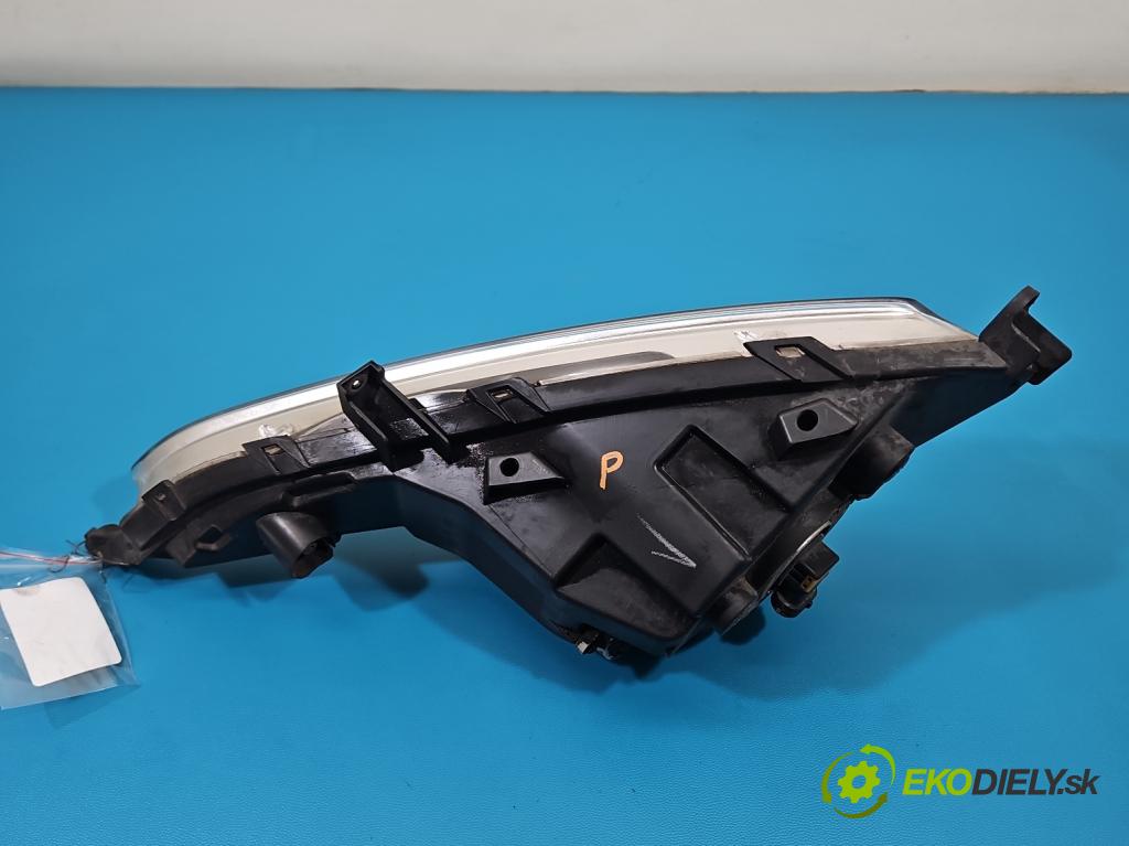 Hyundai I40 1.7 crdi 136 HP manual 100 kW 1685 cm3 5- Halogen pravý 92202-3Z010 (Kľučka dverí ostatné)