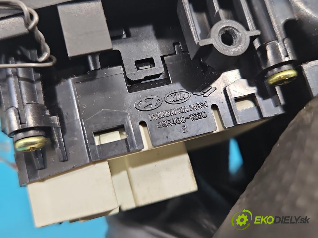 Hyundai I40 1.7 crdi 136hp manual 100 kW 1685 cm3 5- Přepínač oken zpětných zrcátek 93570-3Z000