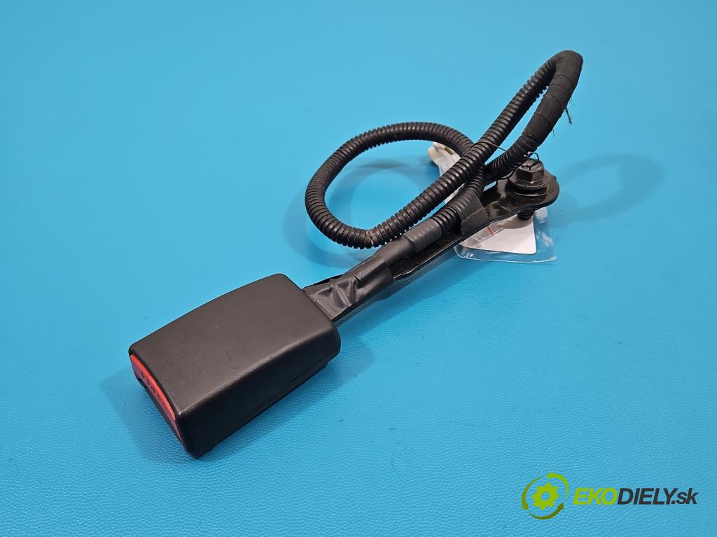 Hyundai I40 1.7 crdi 136hp manual 100 kW 1685 cm3 5- stěna bezpečnost přední levý 88830-3Z000RY