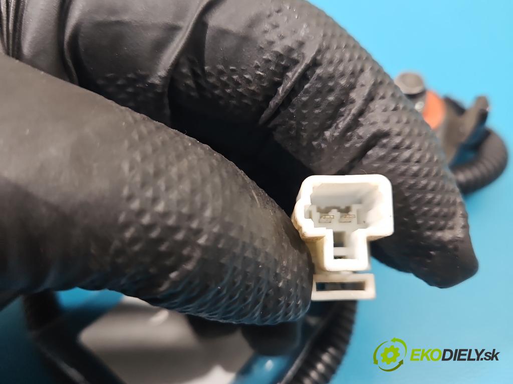 Hyundai I40 1.7 crdi 136hp manual 100 kW 1685 cm3 5- stěna bezpečnost přední levý 88830-3Z000RY