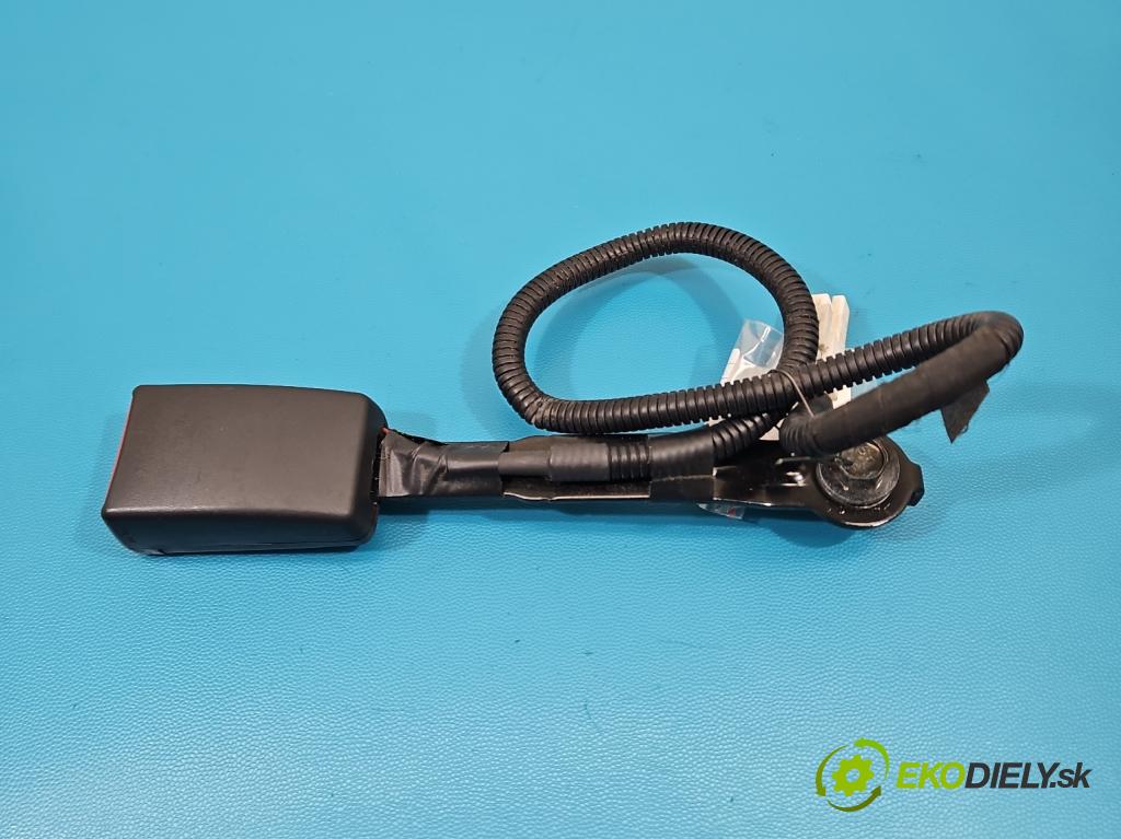 Hyundai I40 1.7 crdi 136hp manual 100 kW 1685 cm3 5- stěna bezpečnost přední levý 88830-3Z000RY