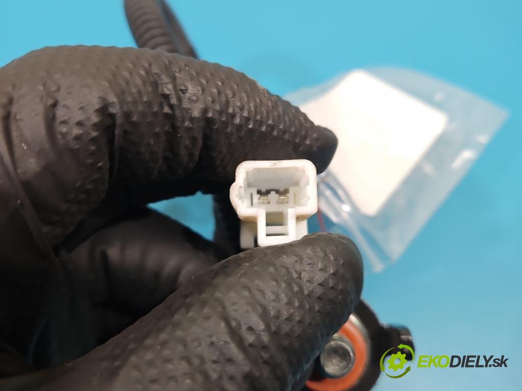 Hyundai I40 1.7 crdi 136 HP manual 100 kW 1685 cm3 5- pas bezpečnosť: predné pravý