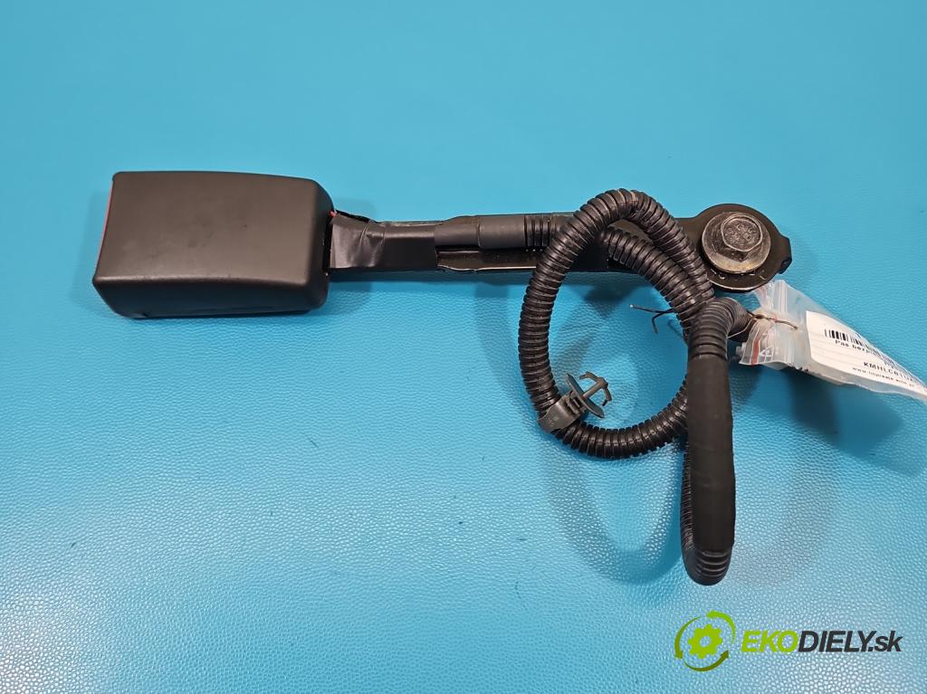 Hyundai I40 1.7 crdi 136 HP manual 100 kW 1685 cm3 5- pas bezpečnosť: predné pravý