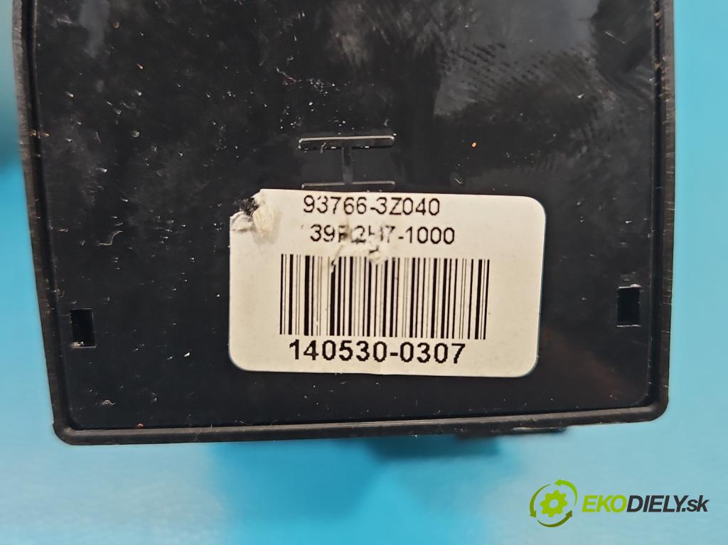 Hyundai I40 1.7 crdi 136 HP manual 100 kW 1685 cm3 5- prepínač brzda: ručný 93766-3Z040 (Prepínacie páčky pod volantom)