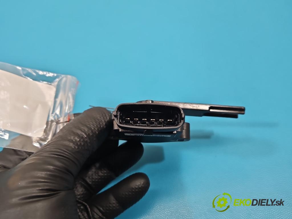 Hyundai I40 1.7 crdi 136 HP manual 100 kW 1685 cm3 5- Senzory: ostatné