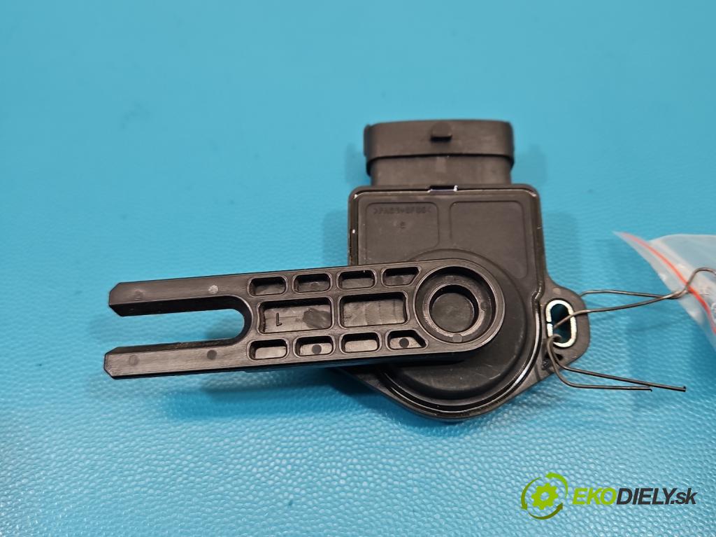 Hyundai I40 1.7 crdi 136 HP manual 100 kW 1685 cm3 5- Senzory: ostatné