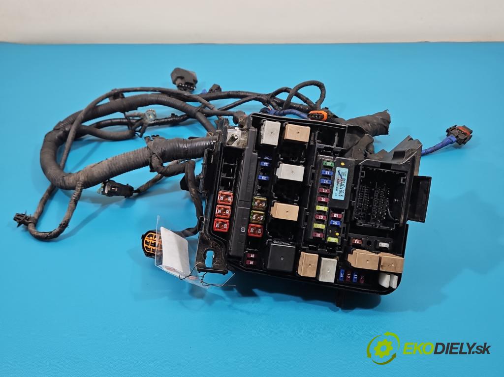 Hyundai I40 1.7 crdi 136hp manual 100 kW 1685 cm3 5- skříňka pojistková 91951-3X140 (Pojistková skříňka)