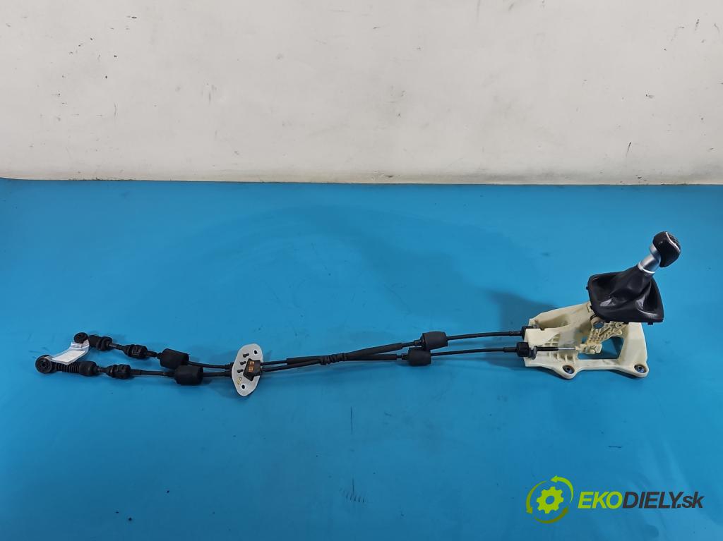 Hyundai I40 1.7 crdi 136 HP manual 100 kW 1685 cm3 5- Páka: Změny: stupeň,rýchlosť  (Rýchlostná páka (kulisa))