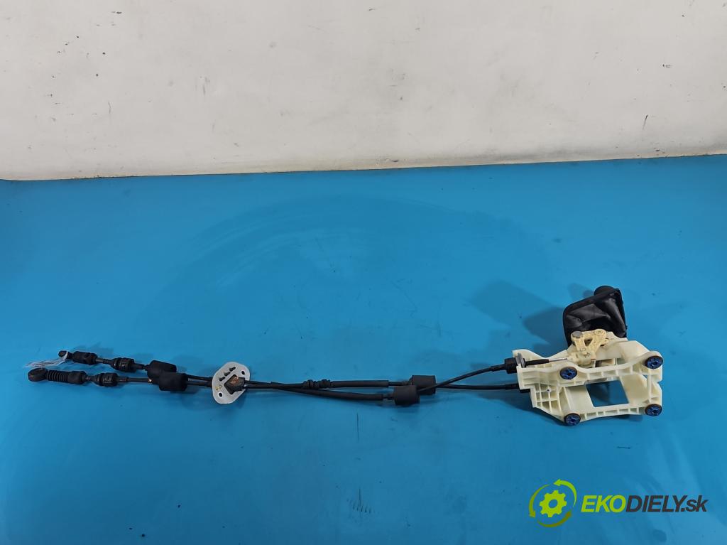 Hyundai I40 1.7 crdi 136 HP manual 100 kW 1685 cm3 5- Páka: Změny: stupeň,rýchlosť  (Rýchlostná páka (kulisa))