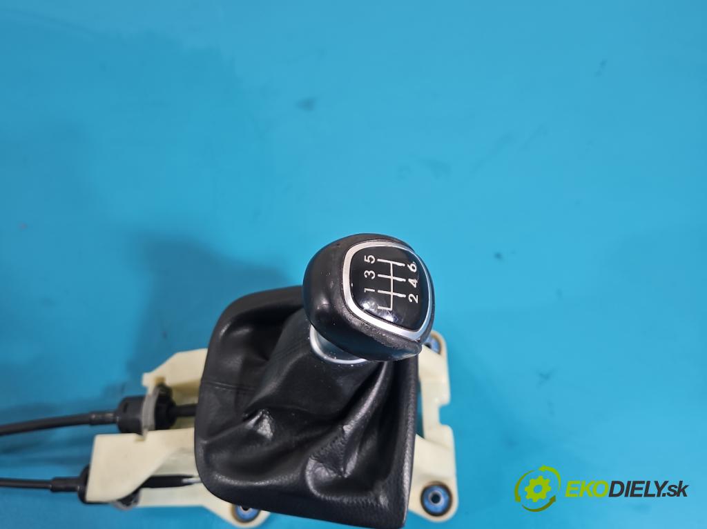 Hyundai I40 1.7 crdi 136 HP manual 100 kW 1685 cm3 5- Páka: Změny: stupeň,rýchlosť  (Rýchlostná páka (kulisa))