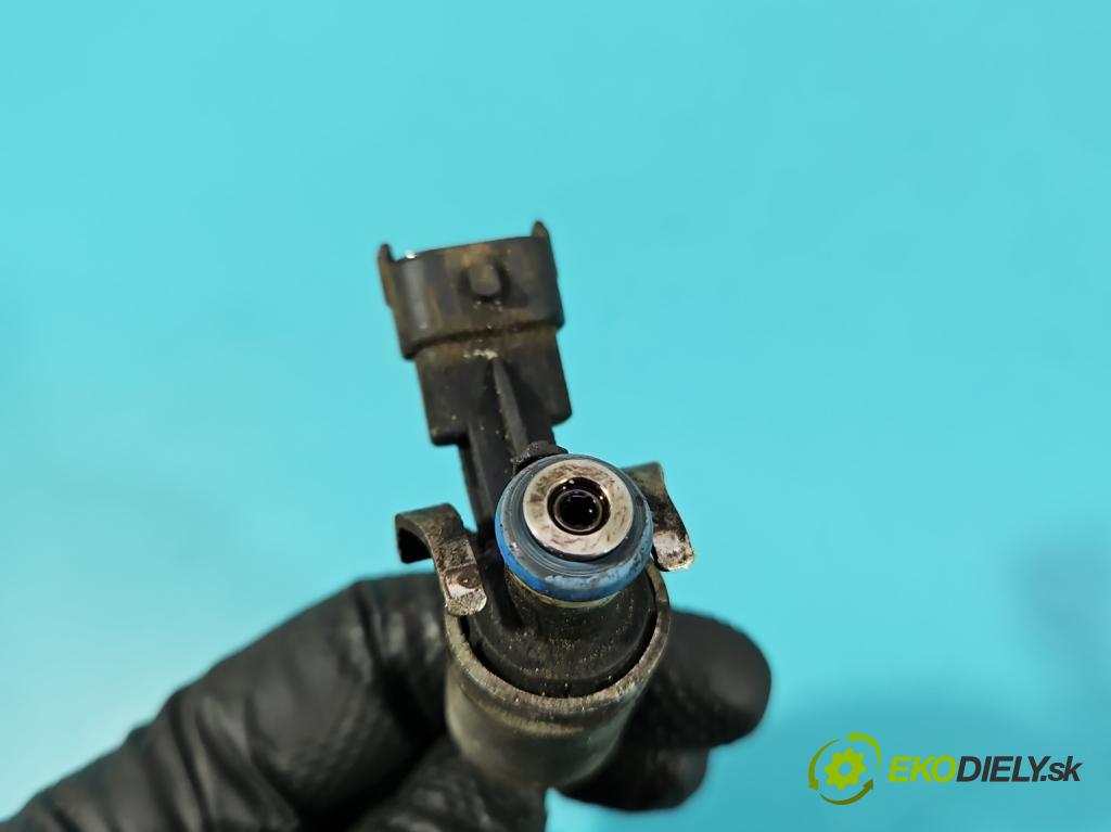 Kia Sportage III 2010-2015 1.6 GDI 135 HP manual 99 kW 1591 cm3 5- vstrek 0261500100 (Vstrekovač paliva)