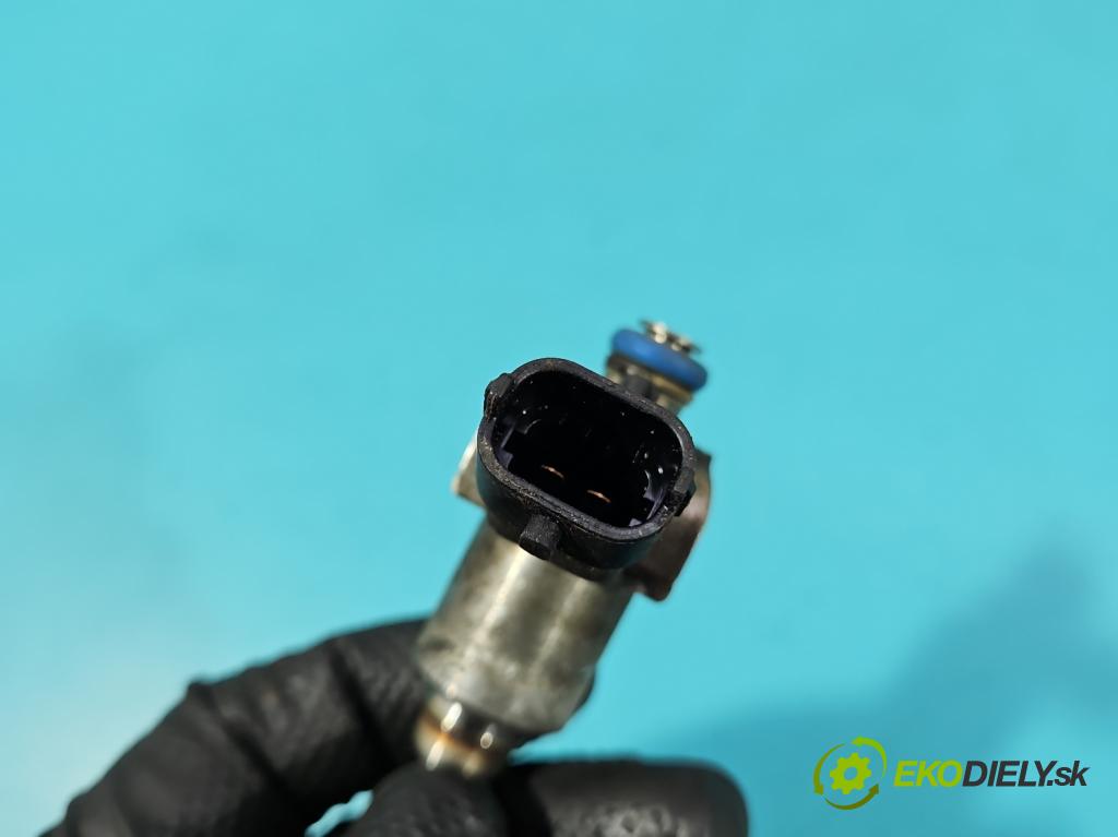 Kia Sportage III 2010-2015 1.6 GDI 135 HP manual 99 kW 1591 cm3 5- vstrek 0261500100 (Vstrekovač paliva)