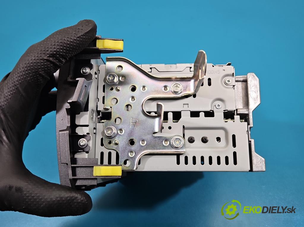 Toyota Corolla E15 2007-2014 1.6 vvti 124hp manual 91 kW 1598 cm3 4- Radio originál 86120-02690