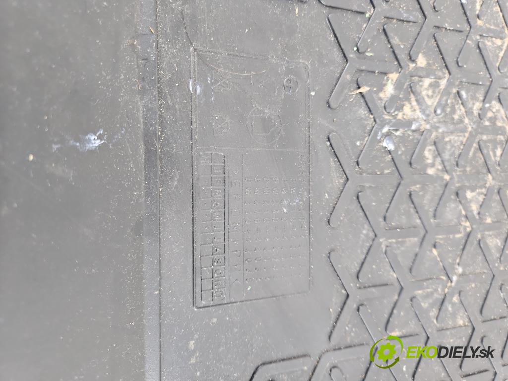 Toyota Rav4 V 2018- 2.5 hybrid 178HP: automatic 131 kW 2487 cm3 5- Koberce:
